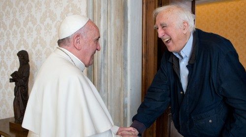 Que Jean Vanier permaneça um exemplo para todos nós, diz Papa