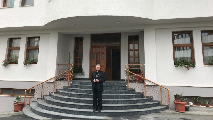 2019.05.07 Viaggio apostolico Papa Francesco Mgr Kiro Stojanov and the episcopal house