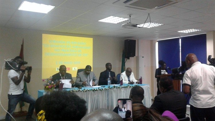 Conferência de imprensa em São Tomé e Príncipe
