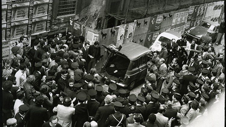 Il ritrovamento del corpo di Aldo Moro in via Caetani