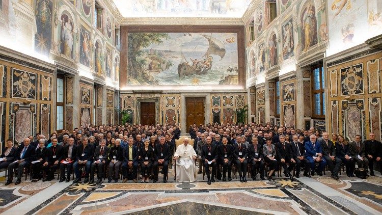 Papa Franjo s članovima Papinskog biblijskog instituta