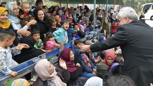 O Papa acolhe outros refugiados de Lesbos