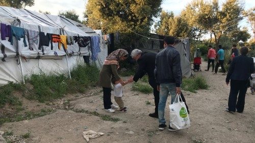 Giovane migrante a Lesvos: nostro futuro è nelle mani del Papa