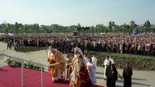 Venti anni fa il viaggio di Giovanni Paolo II in Romania 