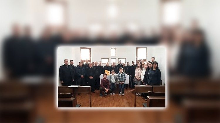 Епископот Стојанов со свештениците од Струмичко - скопската епарихија и Скопска бискупија