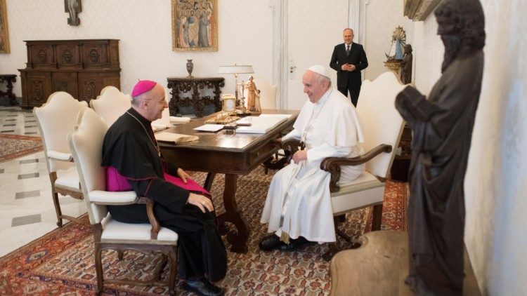 2019.05.18 Papa Francesco con Mons. Jean-Marie Speich, Arcivescovo tit. di Sulci, Nunzio Apostolico in Slovenia  