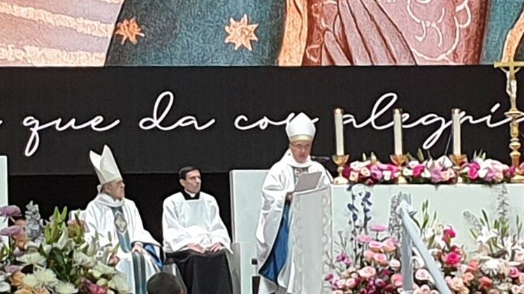 Kardinal Angelo Becciu Mitte Mai 2019 bei einer Seligsprechung in Madrid