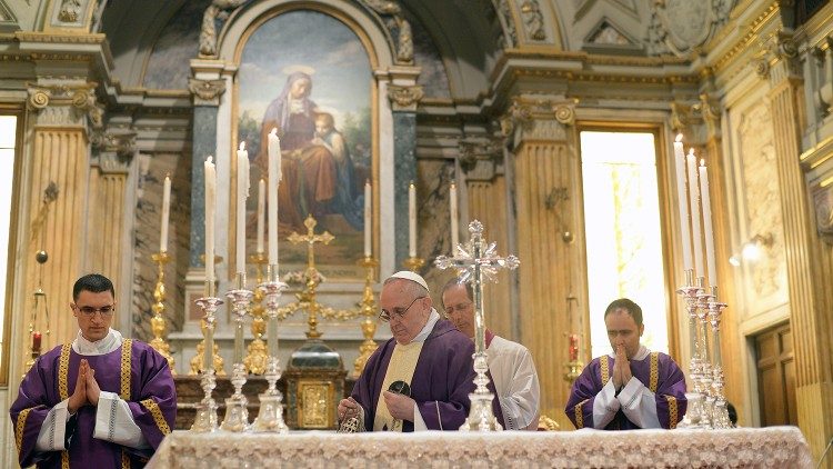 Папа Франциск совершает Святую Мессу в церкви Св. Анны (2013)
