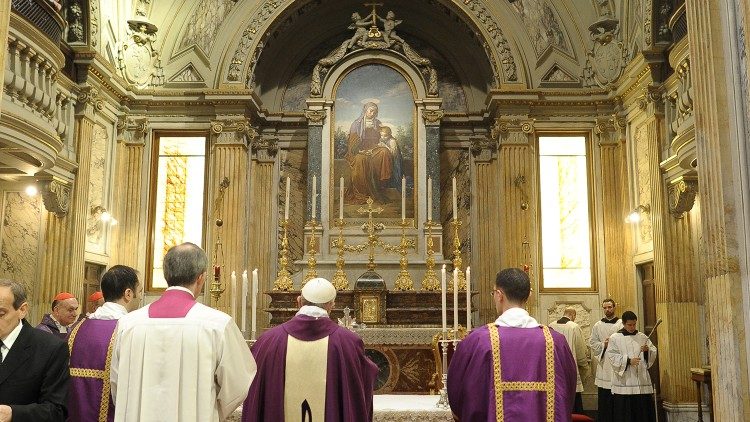 Archivbild: Papst Franziskus feiert die Messe in der Pfarrei Sant'Anna im Vatikan 2013.03.17 