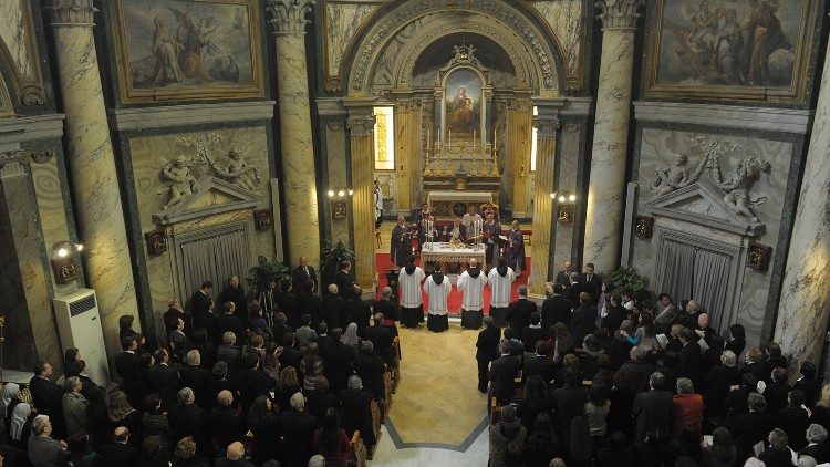 Pápež František slávil Kostole sv. Anny svoju prvú verejnú omšu po nástupe na Petrov stolec (17. marca 2013)