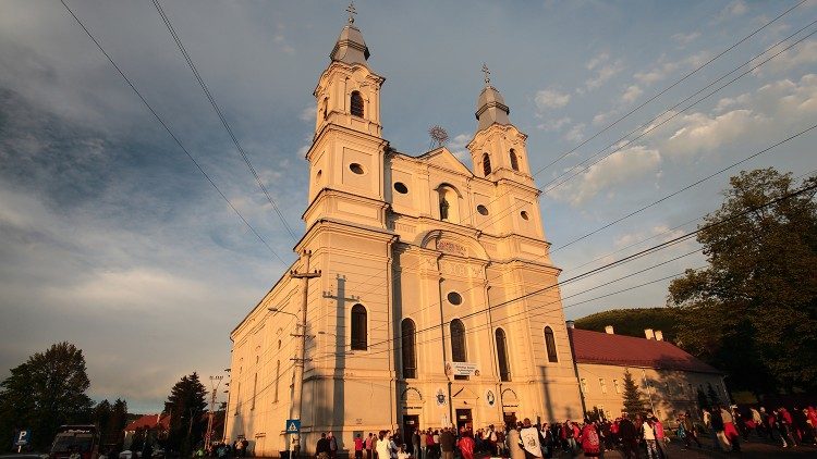 2019.05.22 Viaggio Papa Francesco in Romania: Santuario Sumuleu Ciuc chiesa francescana