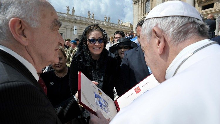 2019.05.22 Udienza generale, Ambasciatore di Romania presso la Santa Sede incontra Papa Francesco