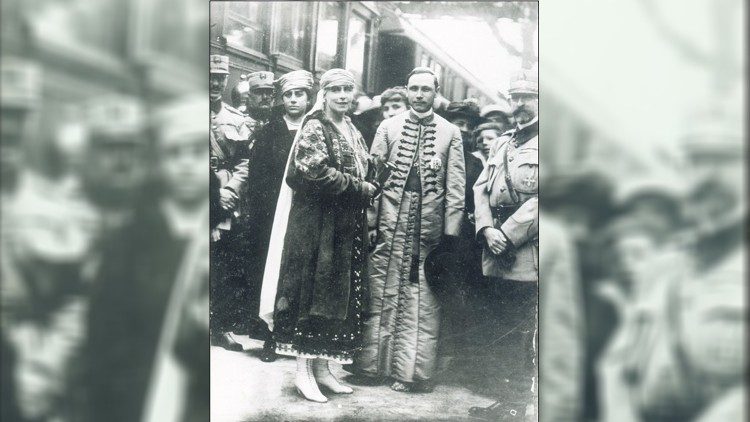 Mons. Hossu con Re Ferdinando e la Regina Maria a Gherla nel 1919