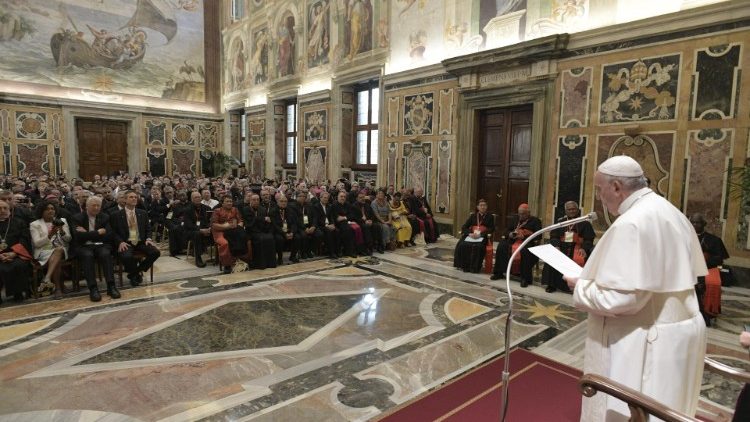 프란치스코 교황과 국제 카리타스 정기 총회 참석자들