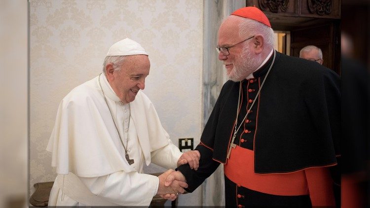 Папа Францішак з кардыналам Рэйнхардам Марксам. Ілюстрацыйнае фота