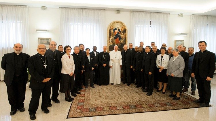 Ferenc pápa 2019-ben a Pápai Biblikus Bizottság tagjaival