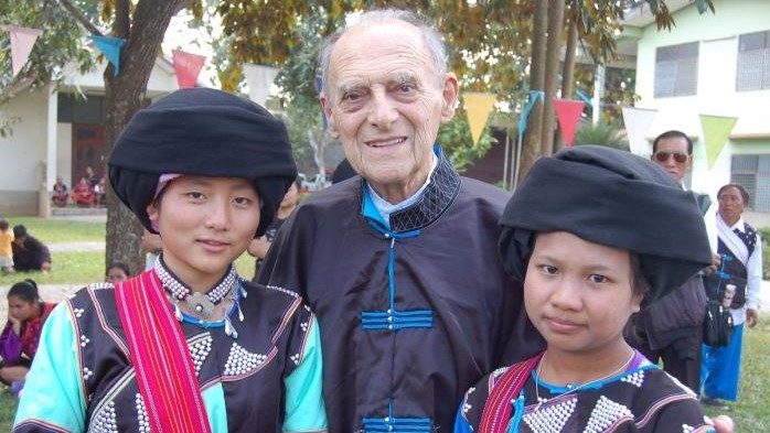 Padre Zimbaldi nella sua missione in Thailandia