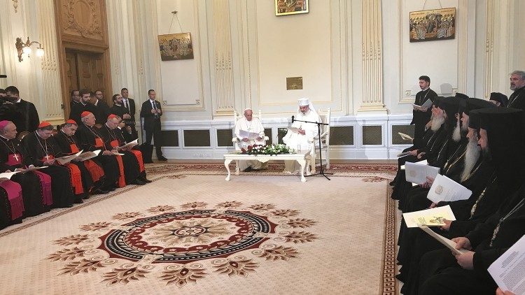 Papa Francesco e Patriarca ortodosso Daniel al Sinodo permanente a Bucarest