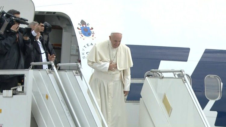Popiežius Pranciškus atsisveikina su Rumunija