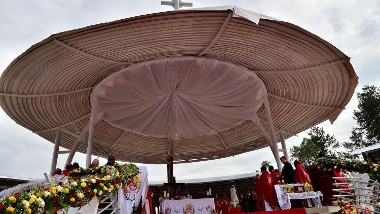 Bei seiner Reise nach Uganda 2015 besuchte Papst Franziskus auch das Nationalheiligtum Namugongo 