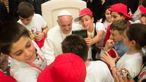 El Papa recibe mensajes de pronta recuperación de todo el mundo