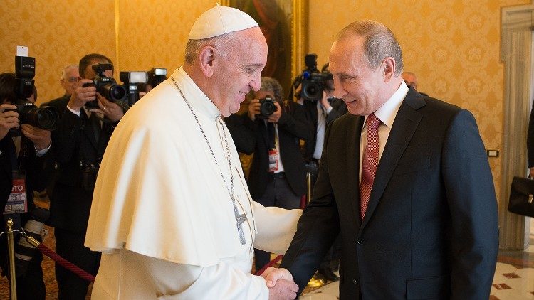 البابا فرنسيس والرئيس الروسي بوتين 10 حزيران يونيو 2015