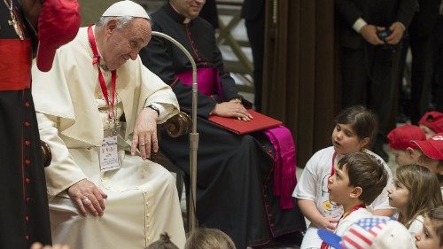Papa recebe 160 crianças neste sábado, inclusive algumas que fugiram da guerra