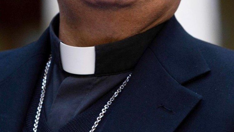 Abp Ricchiuti: wielu biskupów chce zniesienia celibatu