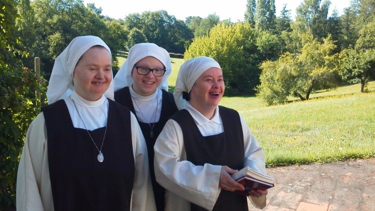 Three Little Sisters Disciples of the Lamb: Marie-Ange, Camille and Géraldine