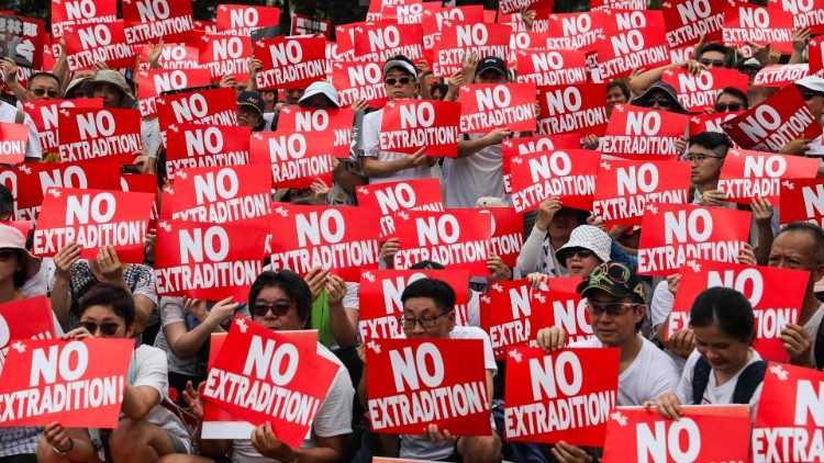 Protest przeciw zmianie prawa ekstradycyjnego
