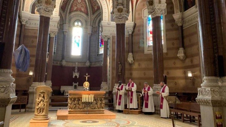 Francja: episkopat broni wolności Kościoła i jego rozdziału od państwa