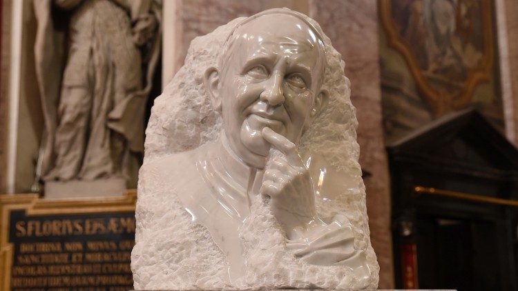 Pope Francis in white marble by Slovanian sculptor Mik Simcic.
