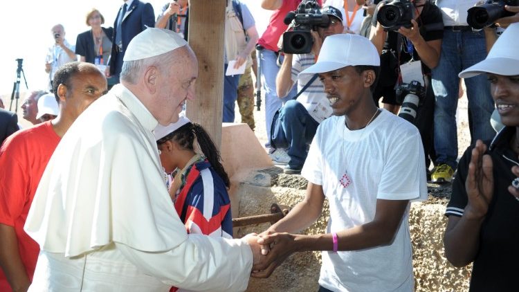 Papež František při setkání s uprchlíky na Lampeduse