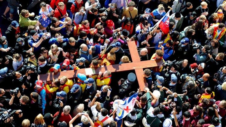 2008.07.14 giovani, via crucis, croce, AUSTRALIA - IGLESIA