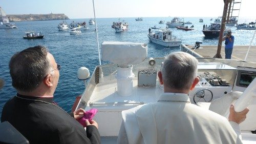 Lampedusa, otto anni fa la tragedia. Don Rizzo: seguiamo il Vangelo con l'accoglienza