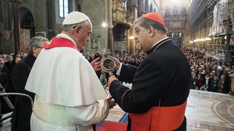 Der Papst und Kardinal Sepe in Neapel am 21. März 2015