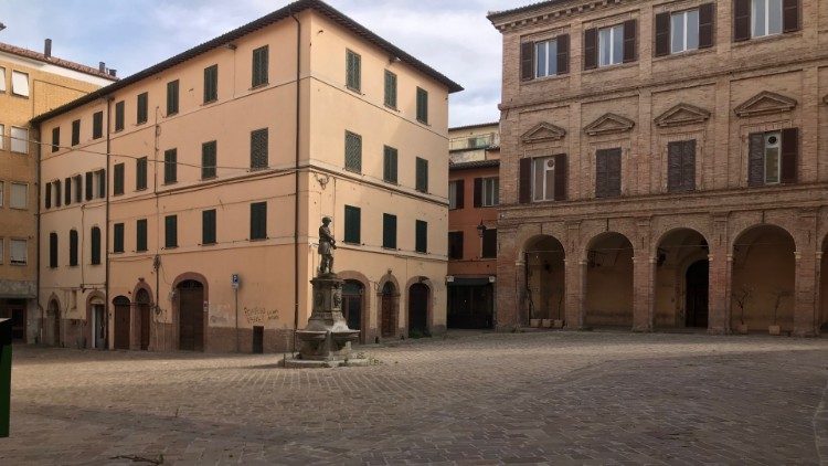 Visita pastoral a Camerino, Italia