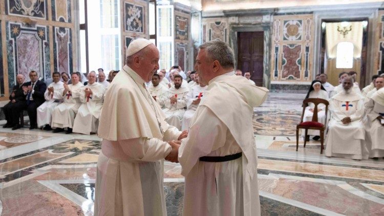 Papa Franjo i sudionici generalnog kapitula Reda Presvetog Trojstva