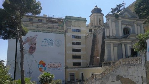 Papa en el congreso de Nápoles: en el centro la teología de Francisco