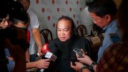 1 – Generalvikar Teresito Soganhub bei einer Pressekonferenz von „Kirche in Not“ Philippinen. © Kirche in Not.jpg