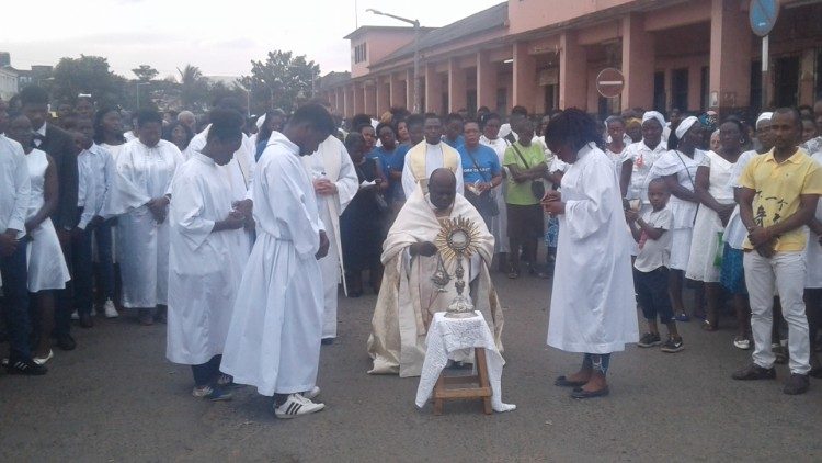 Procissão do Corpo e Sangue de Cristo, em São Tomé e Príncipe