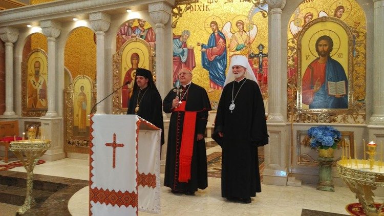  владика Борис Ґудзяк (справа) і кардинал Леонардо Сандрі (в центрі)