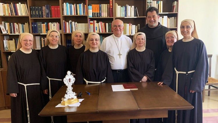 Motrat Klarise të manastirit të Shën Kjarës në Shkodër