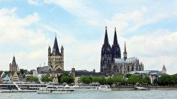 cologne-cathedral-1510209_1920.jpg