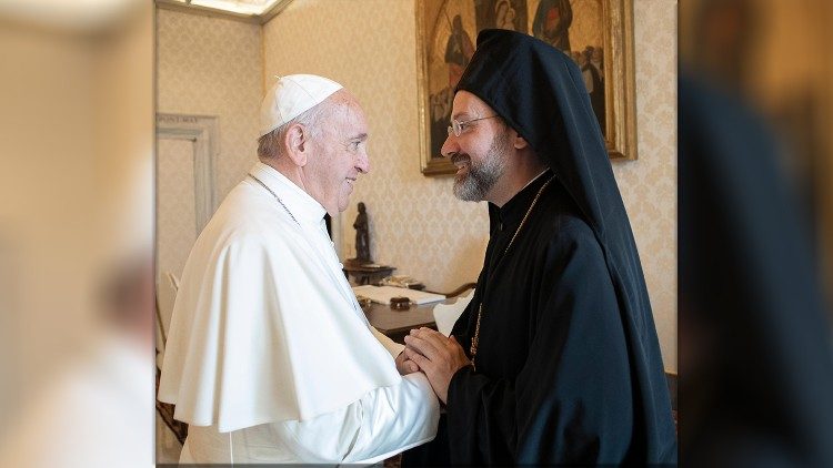 Папа Франциск и Телмизийския епископ Йов, представител на ВСеленската патриаршия