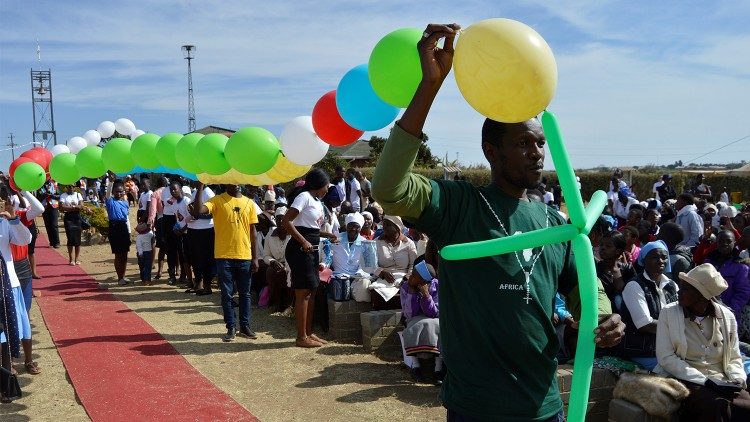 Archdiocese of Bulawayo (Zimbabwe) youth launch Missionary Rosary into the air to mark 140 years of Christianity