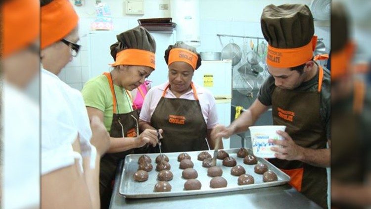 Venezuela fabbrica cioccolato in cucinaAEM.jpg