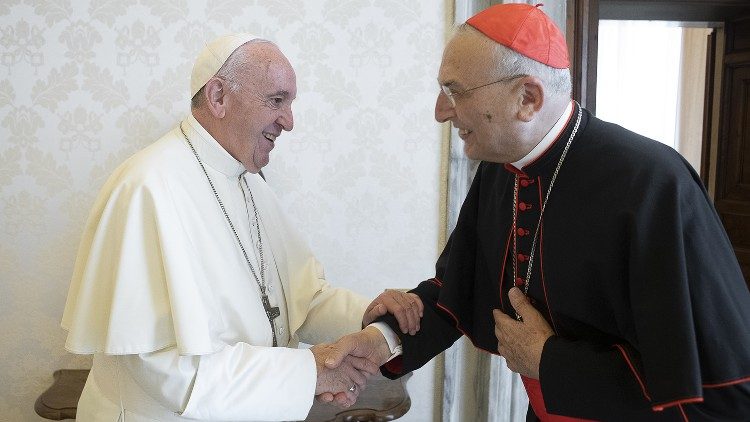 Кардинал Дзенари на среща с папа Франциск.