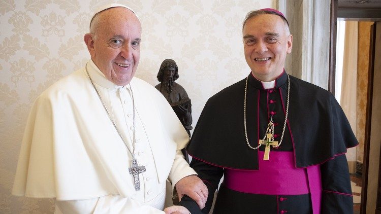 Mgr Nicolas Thévenin, ici lors d'un entretien avec le Pape François en juin 2019.