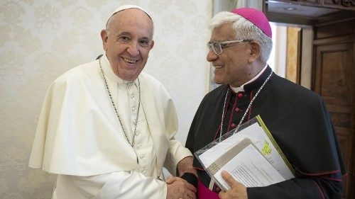 Francisco, cirurgia: Celam expressa sua "proximidade e oração" ao Papa
